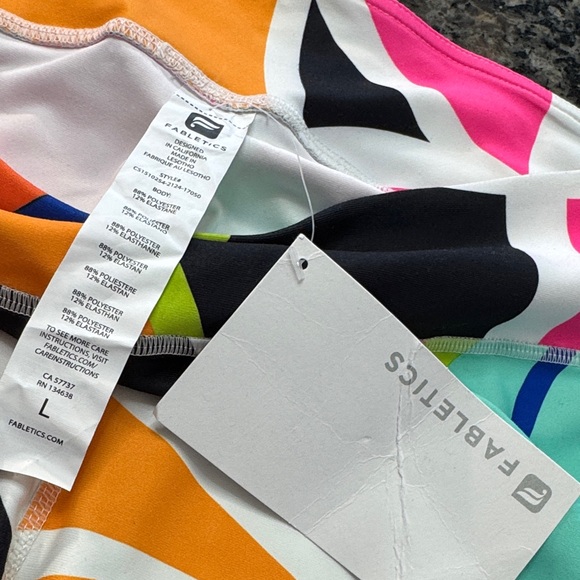 Fabletics Multicolor Geometric Capri Leggings NEW L - Picture 8 of 12